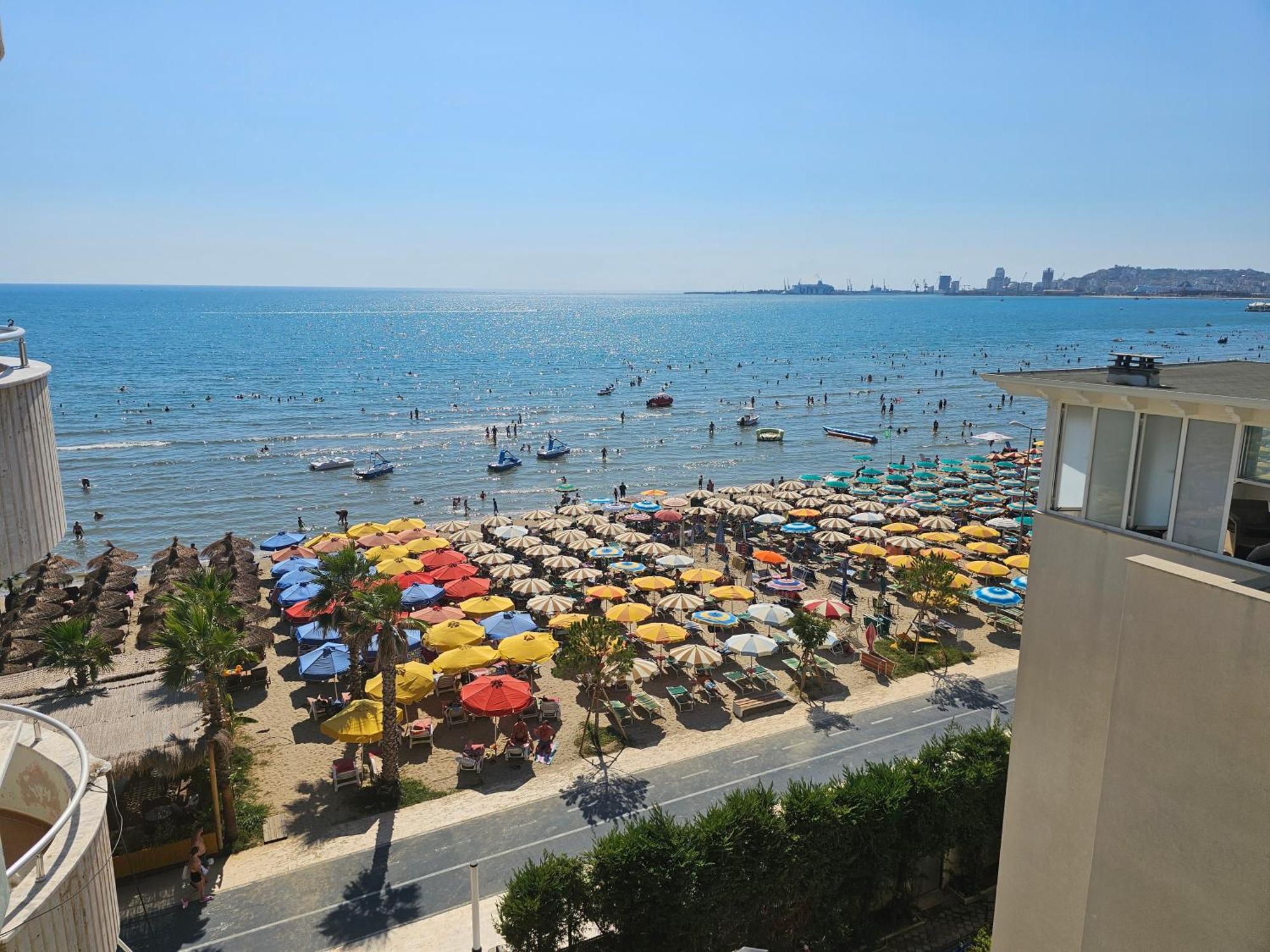 Bral Apartment 6 Дуррес Екстер'єр фото